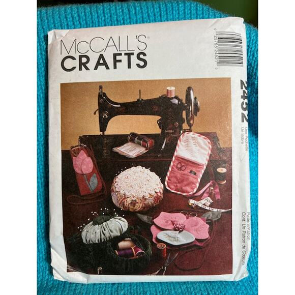 McCalls Sewing pattern 2452 tote organizer pincushion - Picture 1 of 3